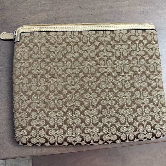 Coach tablet case. In very good condition. 10 1/2 by 8 1/4 inches - Picture 3 of 5